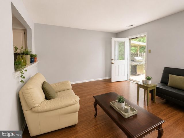 5 SOCIETY CT, Burlington, NJ 08016