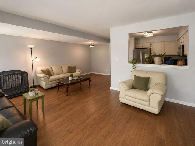 5 SOCIETY CT, Burlington, NJ 08016