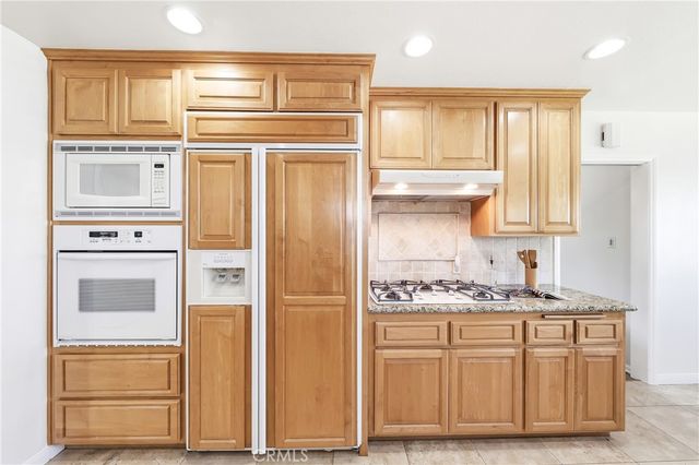 17038 California, Bellflower, CA 90706