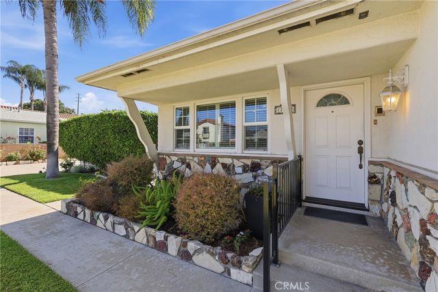 17038 California, Bellflower, CA 90706