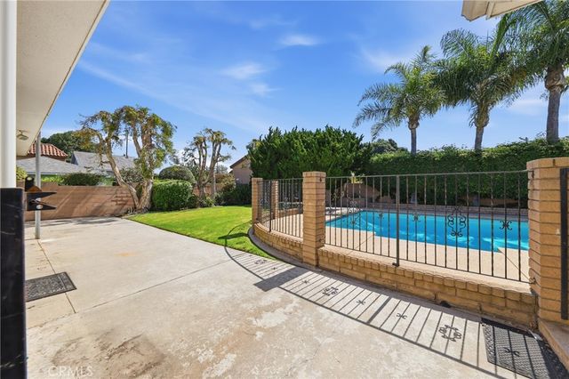 17038 California, Bellflower, CA 90706