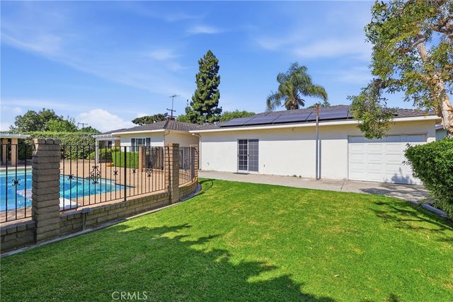17038 California, Bellflower, CA 90706