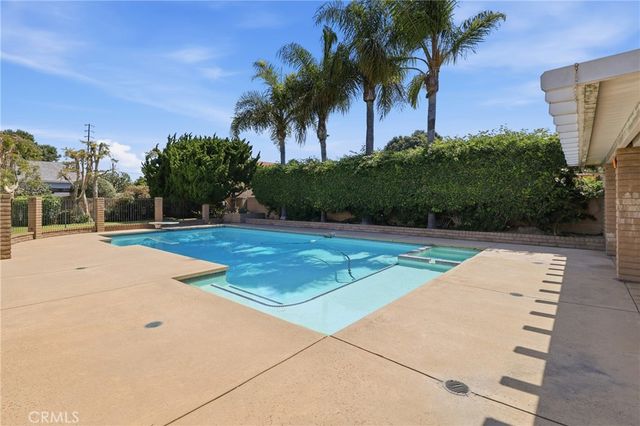 17038 California, Bellflower, CA 90706