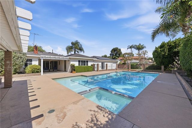 17038 California, Bellflower, CA 90706