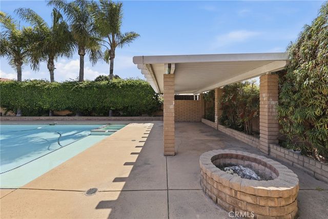 17038 California, Bellflower, CA 90706