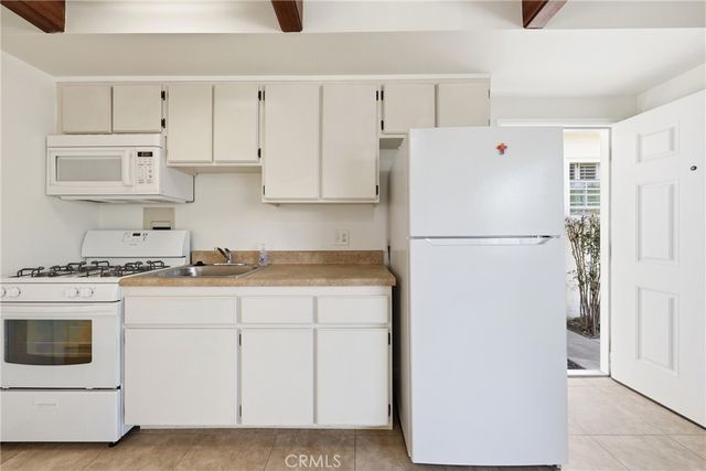 17038 California, Bellflower, CA 90706