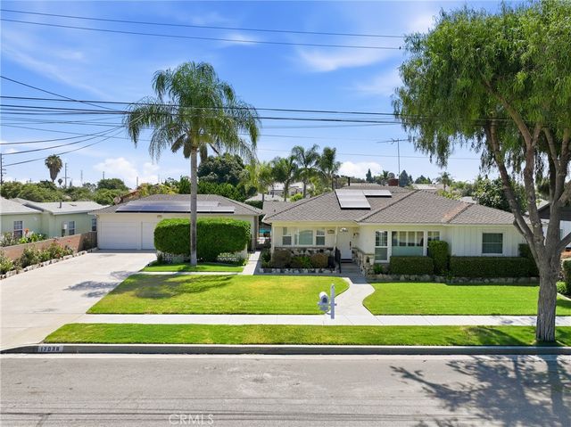 17038 California, Bellflower, CA 90706