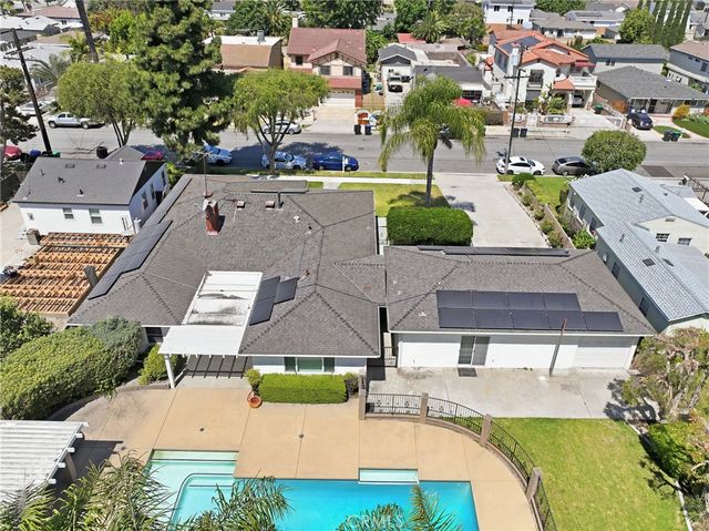 17038 California, Bellflower, CA 90706