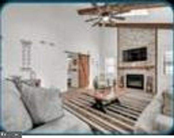 477 PLEASANTON DR, Gettysburg, PA 17325