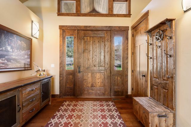 1104 Highland View Loop, Redmond, OR 97756