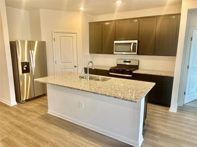 5024 Hazelnut LN, Del Valle, TX 78617