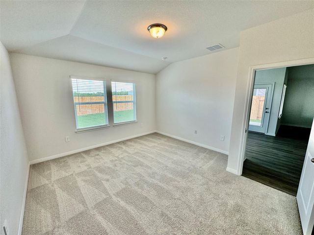 5024 Hazelnut LN, Del Valle, TX 78617