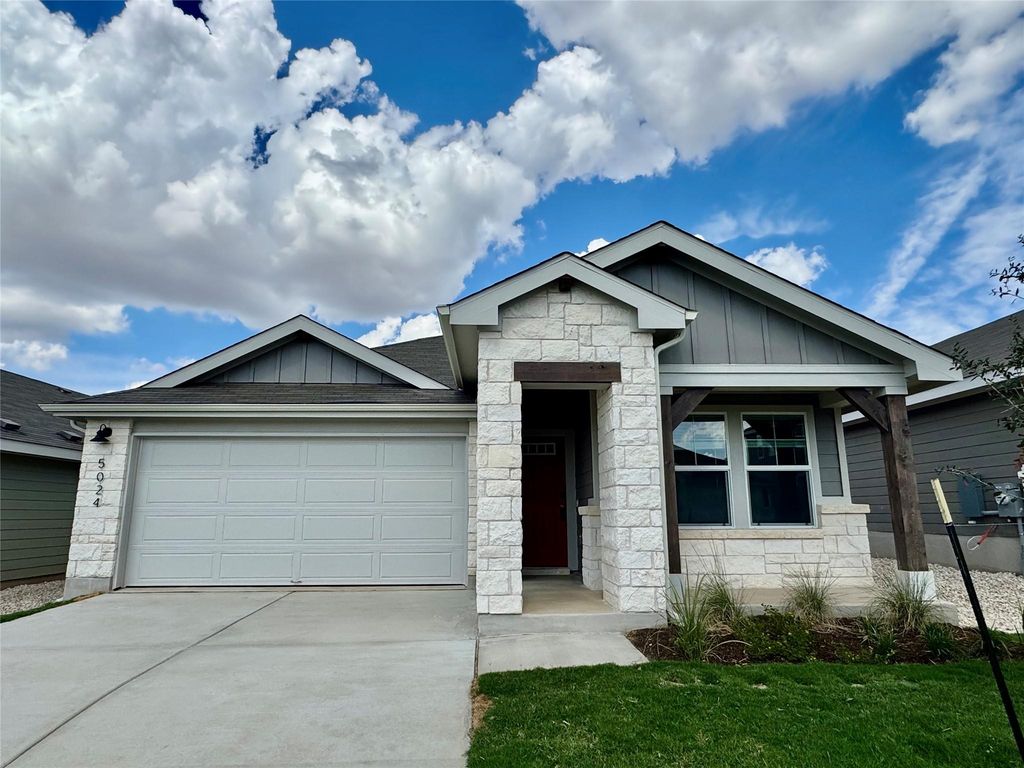 5024 Hazelnut LN, Del Valle, TX 78617