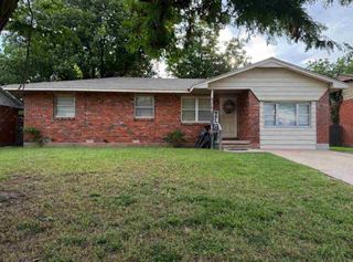 510 NW 58th St, Lawton, OK 73505