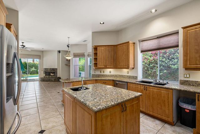 31 Sherwood Road, Rancho Mirage, CA 92270