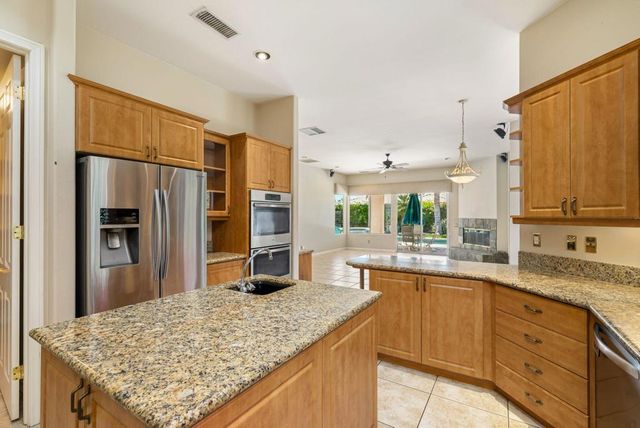 31 Sherwood Road, Rancho Mirage, CA 92270