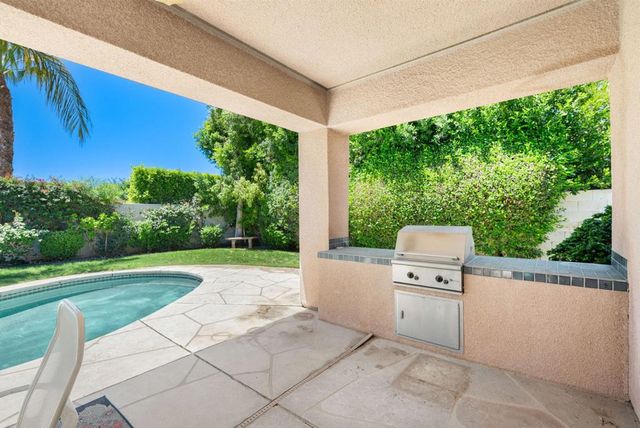 31 Sherwood Road, Rancho Mirage, CA 92270