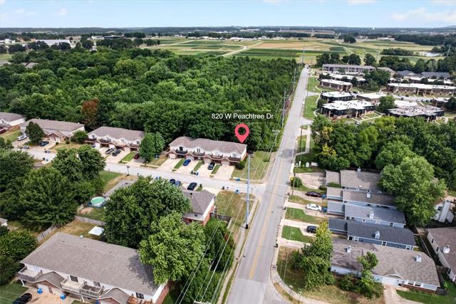 820 Peachtree Drive, Fayetteville, AR 72703