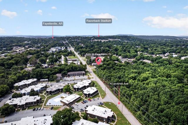 820 Peachtree Drive, Fayetteville, AR 72703