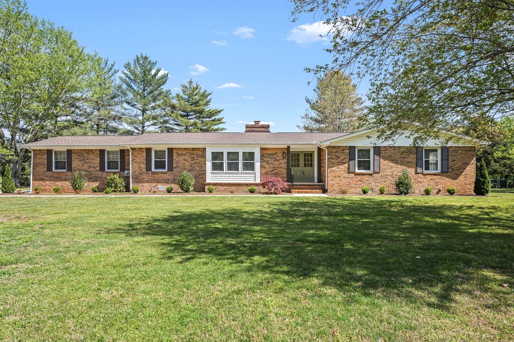 906 COUNTRY CLUB DRIVE, Tullahoma, TN 37388