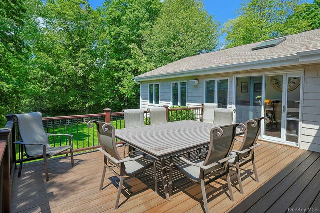 20 Robbins Road, Pleasantville, NY 10570