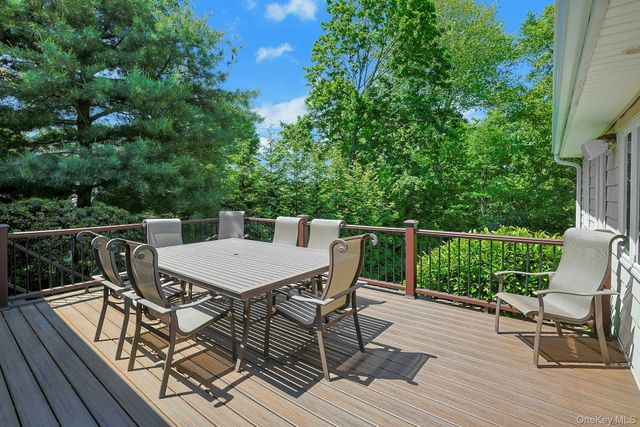 20 Robbins Road, Pleasantville, NY 10570