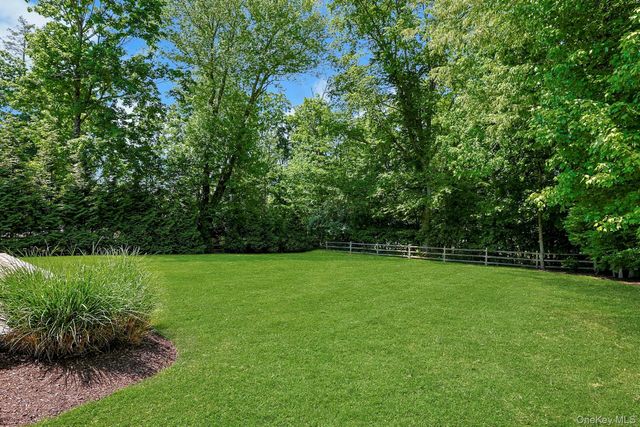 20 Robbins Road, Pleasantville, NY 10570