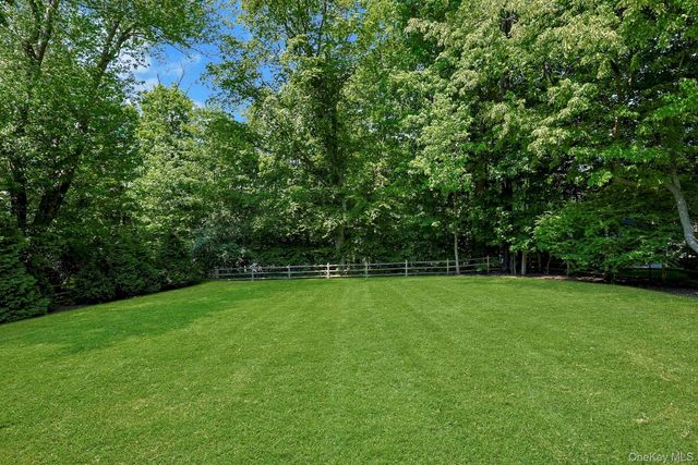 20 Robbins Road, Pleasantville, NY 10570