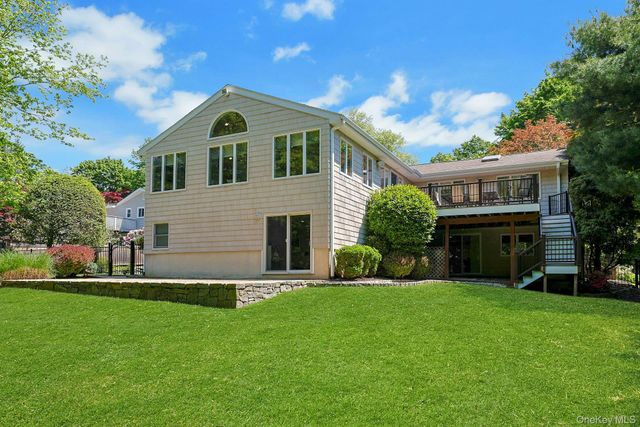 20 Robbins Road, Pleasantville, NY 10570