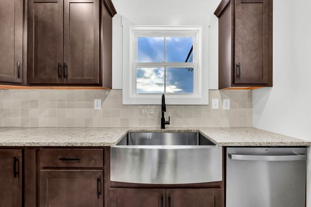 6 East Old Ashland City Rd, Clarksville, TN 37043