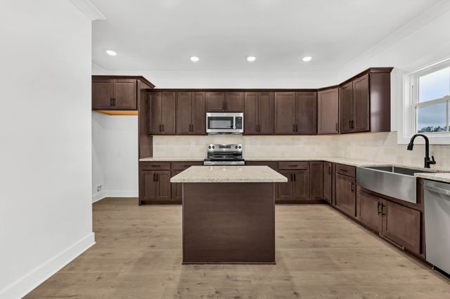 6 East Old Ashland City Rd, Clarksville, TN 37043