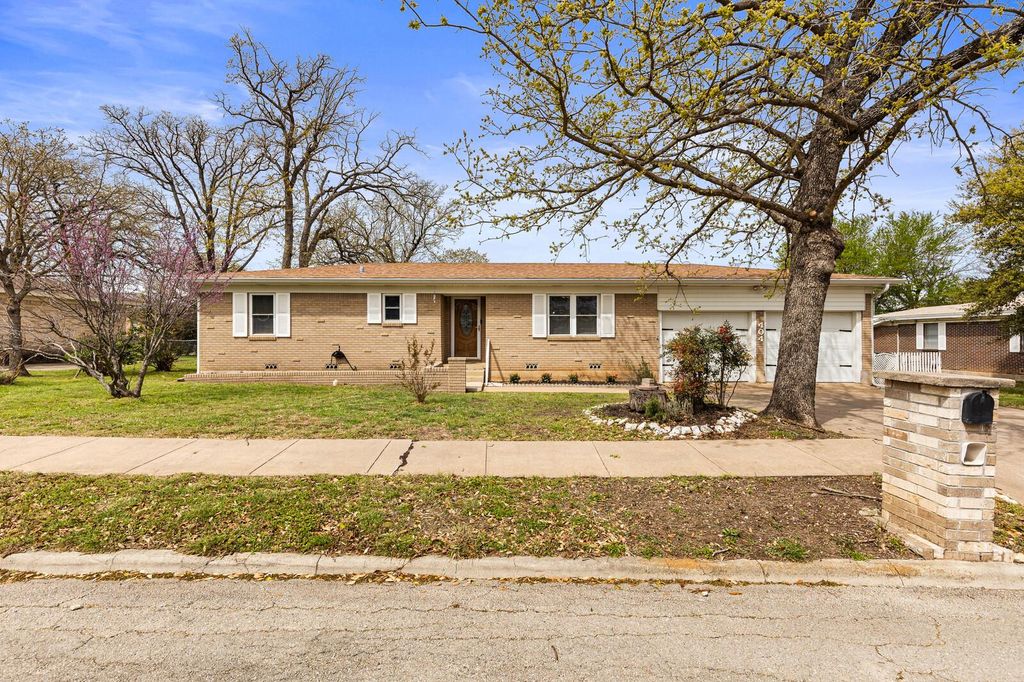 404 Oak ST, Copperas Cove, TX 76522