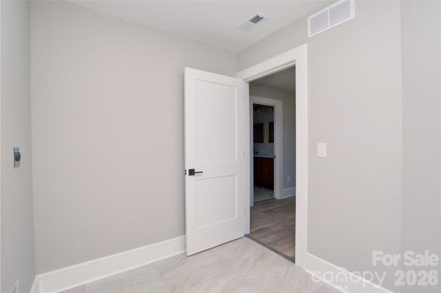 3905 Plainview Road, Charlotte, NC 28208