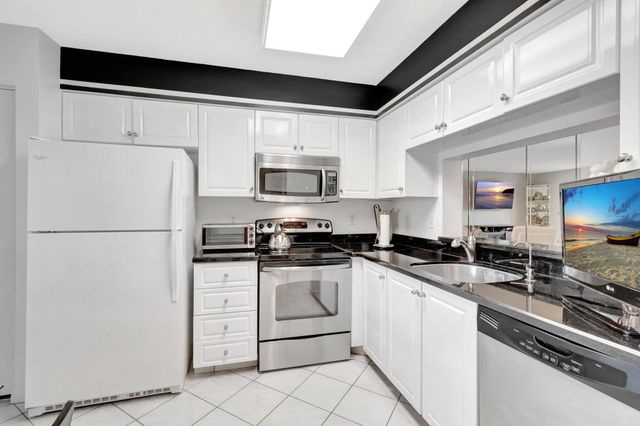 7280 Amberly Lane 110, Delray Beach, FL 33446