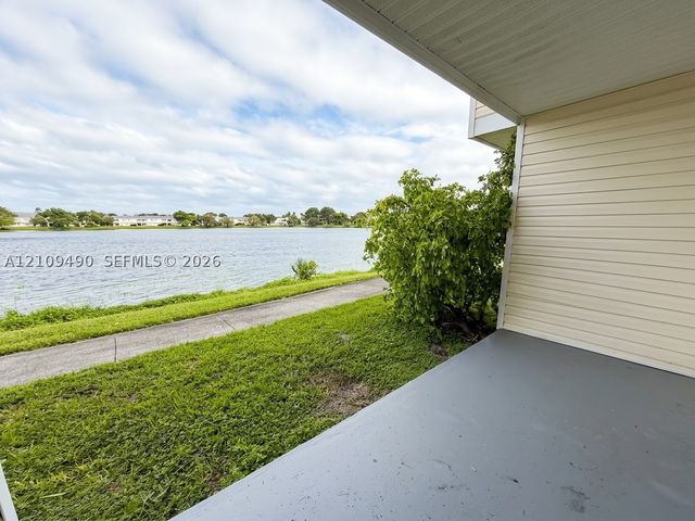 3433 NW 44th St 108, Oakland Park, FL 33309