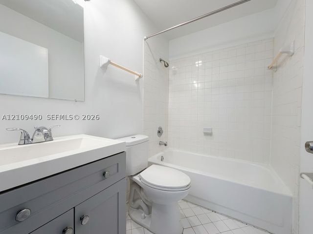 3433 NW 44th St 108, Oakland Park, FL 33309