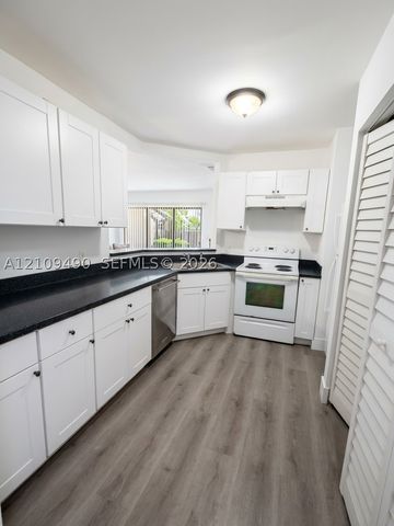 3433 NW 44th St 108, Oakland Park, FL 33309