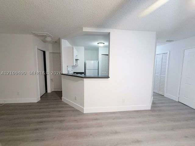 3433 NW 44th St 108, Oakland Park, FL 33309