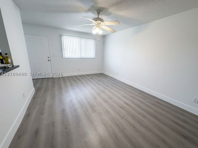 3433 NW 44th St 108, Oakland Park, FL 33309