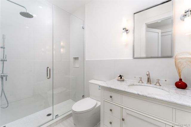 40 Waters Edge Road, Southampton, NY 11968