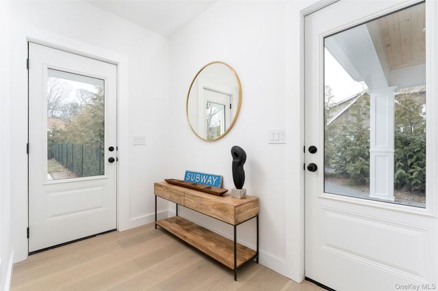 40 Waters Edge Road, Southampton, NY 11968