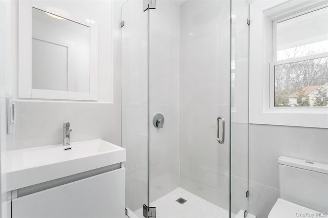 40 Waters Edge Road, Southampton, NY 11968