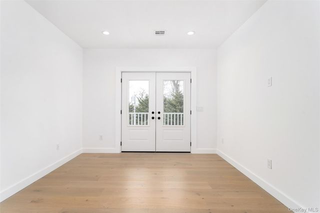 40 Waters Edge Road, Southampton, NY 11968