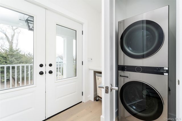 40 Waters Edge Road, Southampton, NY 11968