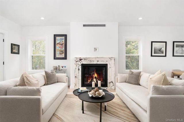 40 Waters Edge Road, Southampton, NY 11968