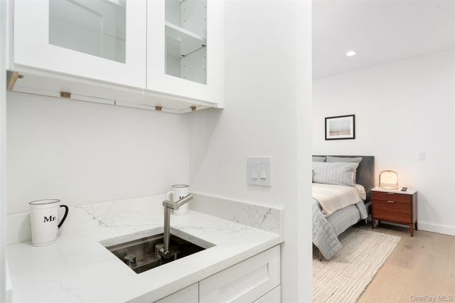 40 Waters Edge Road, Southampton, NY 11968