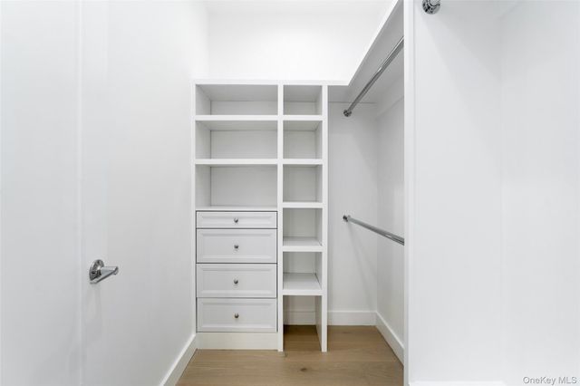 40 Waters Edge Road, Southampton, NY 11968