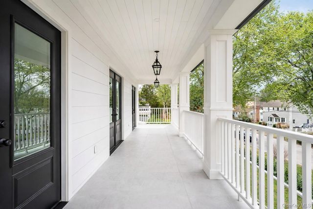 40 Waters Edge Road, Southampton, NY 11968