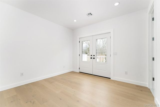 40 Waters Edge Road, Southampton, NY 11968