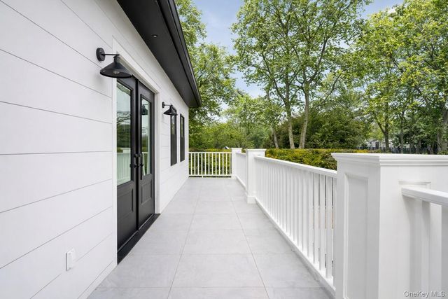 40 Waters Edge Road, Southampton, NY 11968